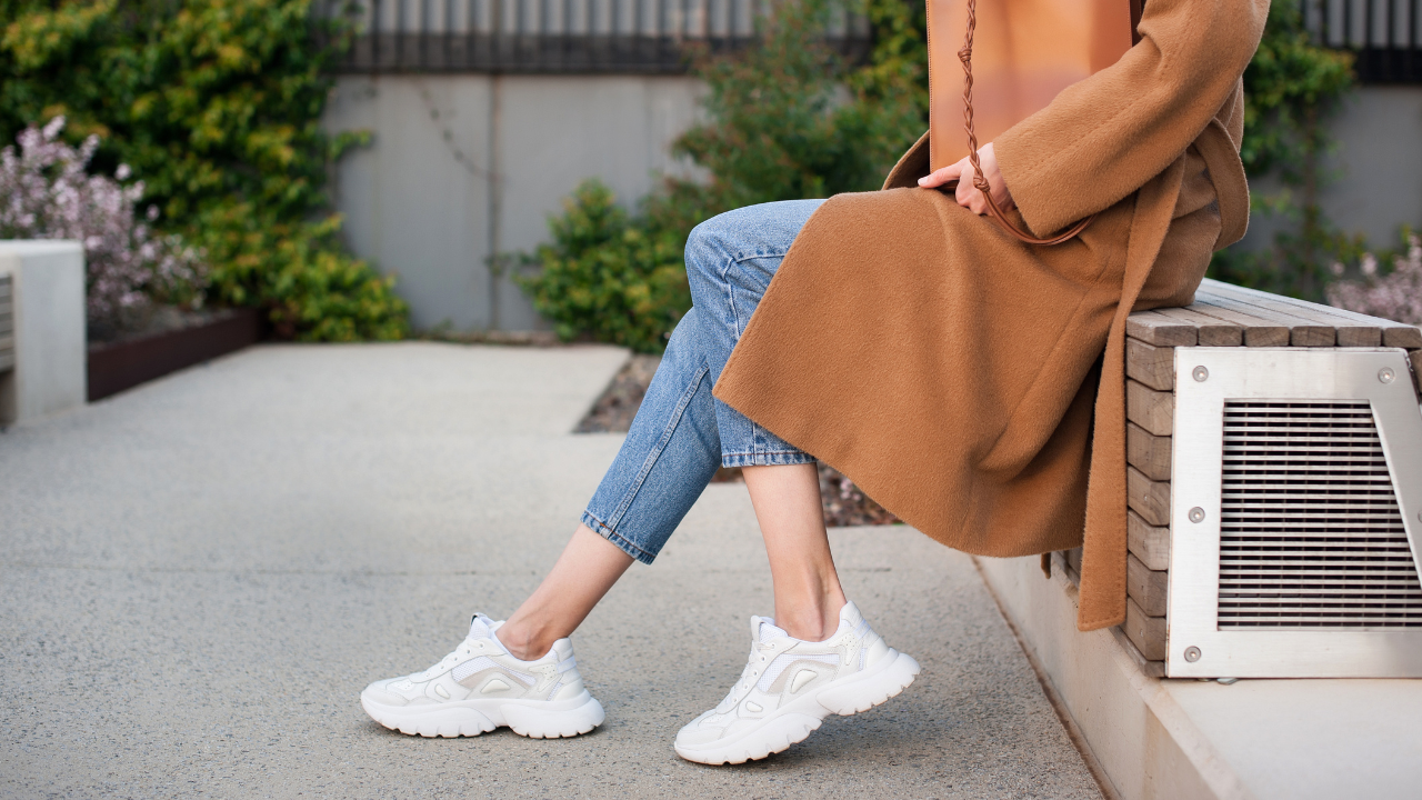 Jak nosić sneakersy?