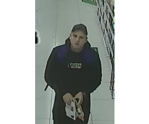 Poszukiwany sprawca kradzieży w drogerii. Rozpoznajesz go?