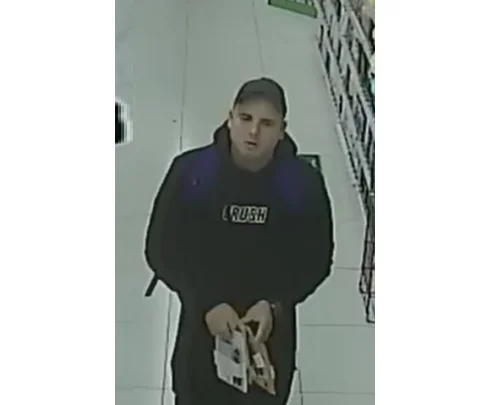 Poszukiwany sprawca kradzieży w drogerii. Rozpoznajesz go?