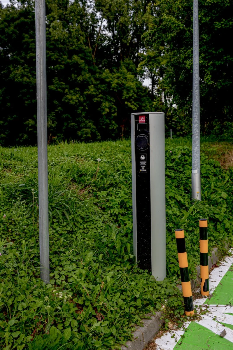 Przybywa stacji ładowania samochodów elektrycznych
