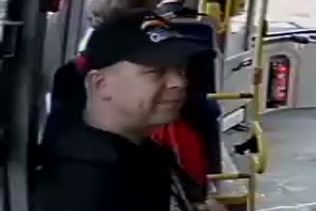 Napastował 14-latkę w autobusie. Rozpoznajesz go?