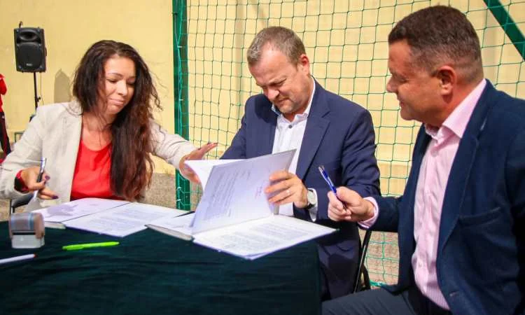 Uczniowie Szkoły Podstawowej nr 4 będą mogli korzystać z nowego boiska!