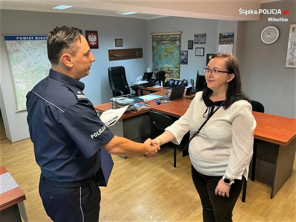 Komendant podziękował kobiecie za obywatelską postawę w sprawie nietrzeźwego kierującego
