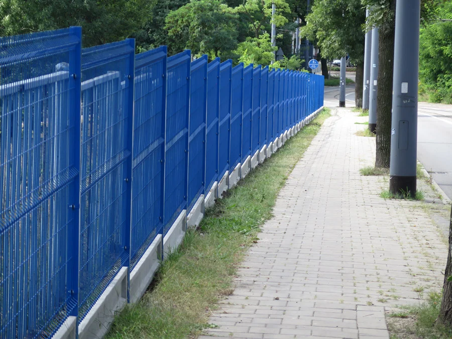 Boiska na "Kresach" wciąż pięknieją! Nowe ogrodzenie ma poprawić bezpieczeństwo i estetykę