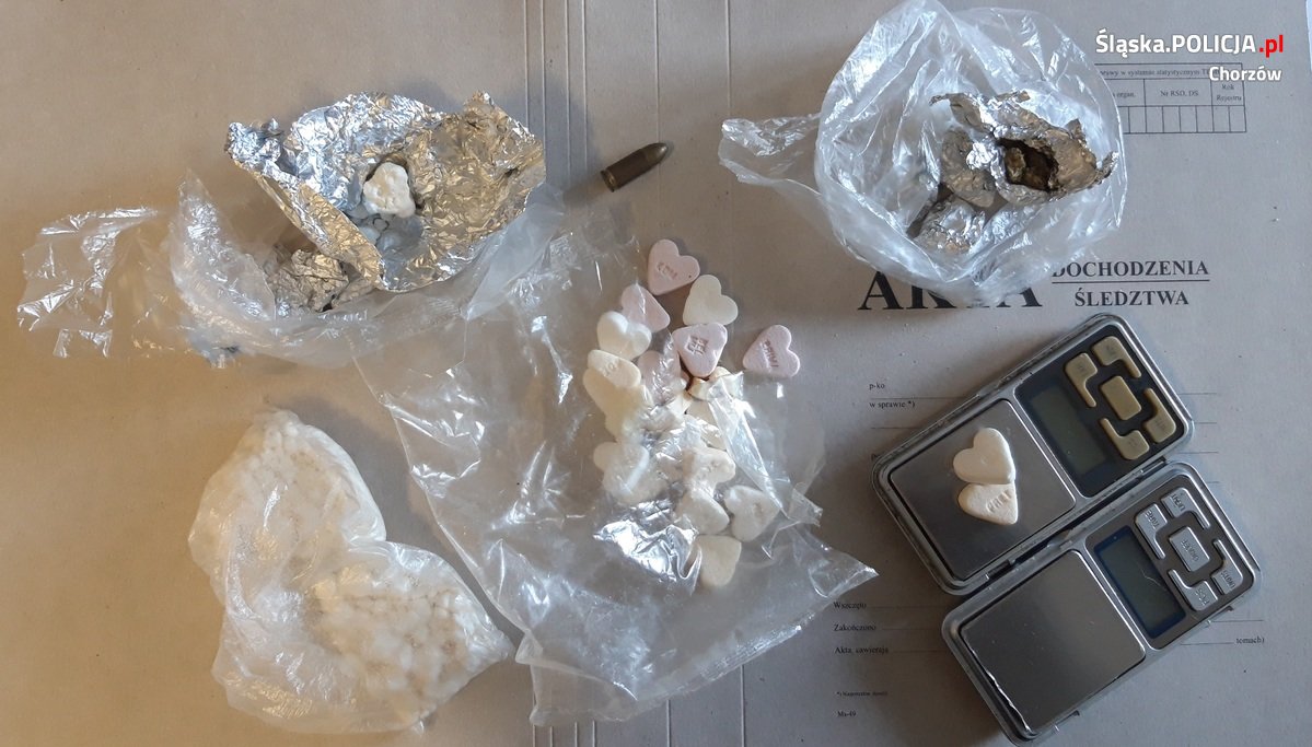 Policjanci interweniowali przy awanturze domowej. Znaleźli znaczne ilości narkotyków