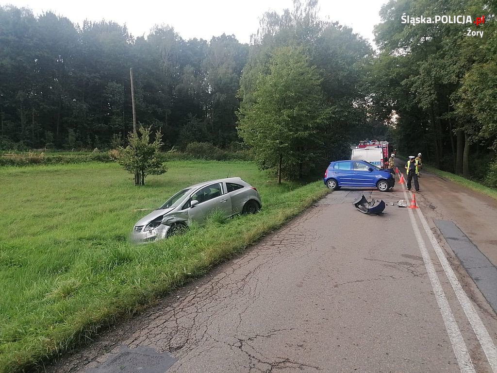 Czołowe zderzenie pojazdów na alei Jana Pawła II