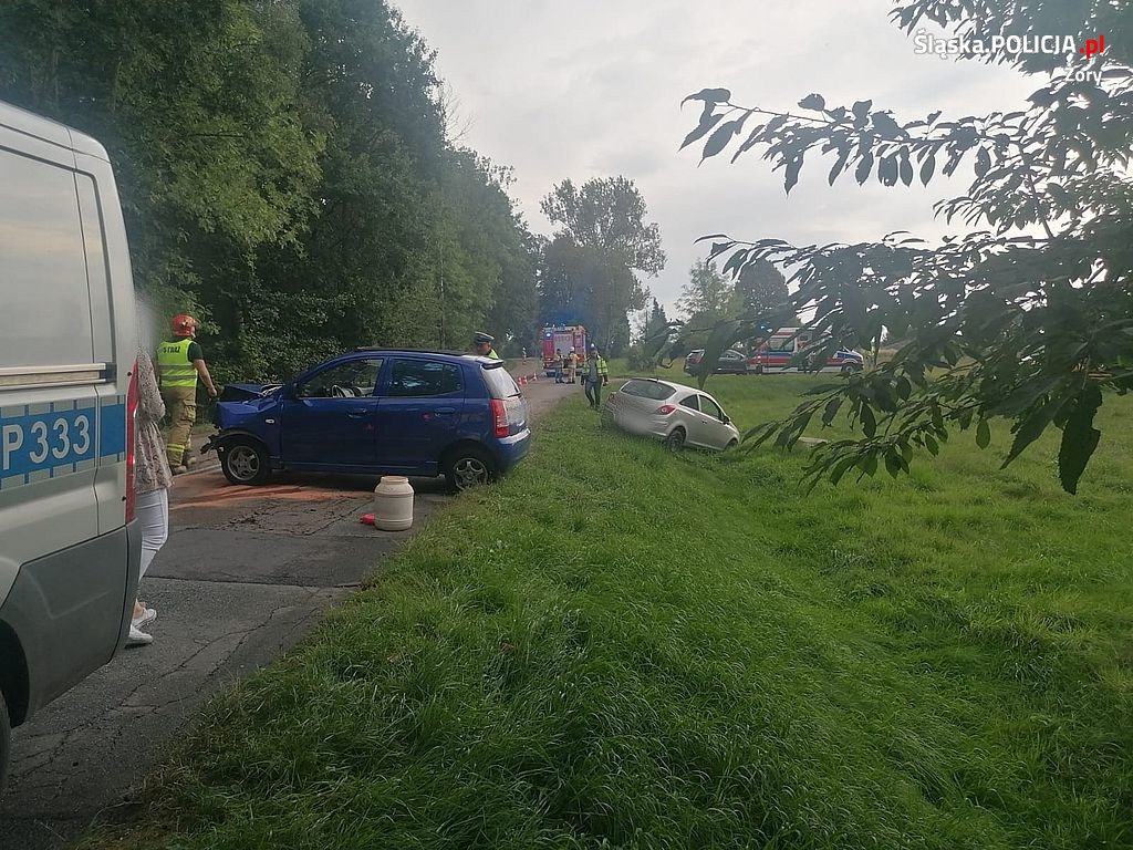 Czołowe zderzenie pojazdów na alei Jana Pawła II