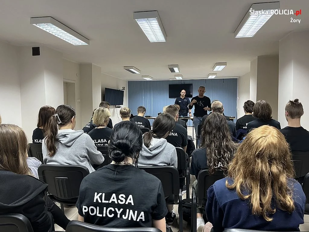 Policjanci odwiedzili młodzież z Zespołu Szkół nr 3 w Żorach