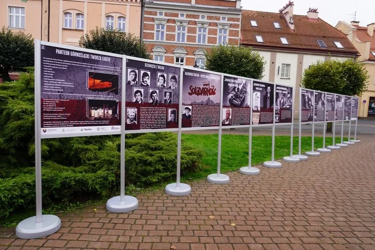 Wystawa poświęcona Porozumieniom Sierpniowo-Wrześniowym na żorskim Rynku