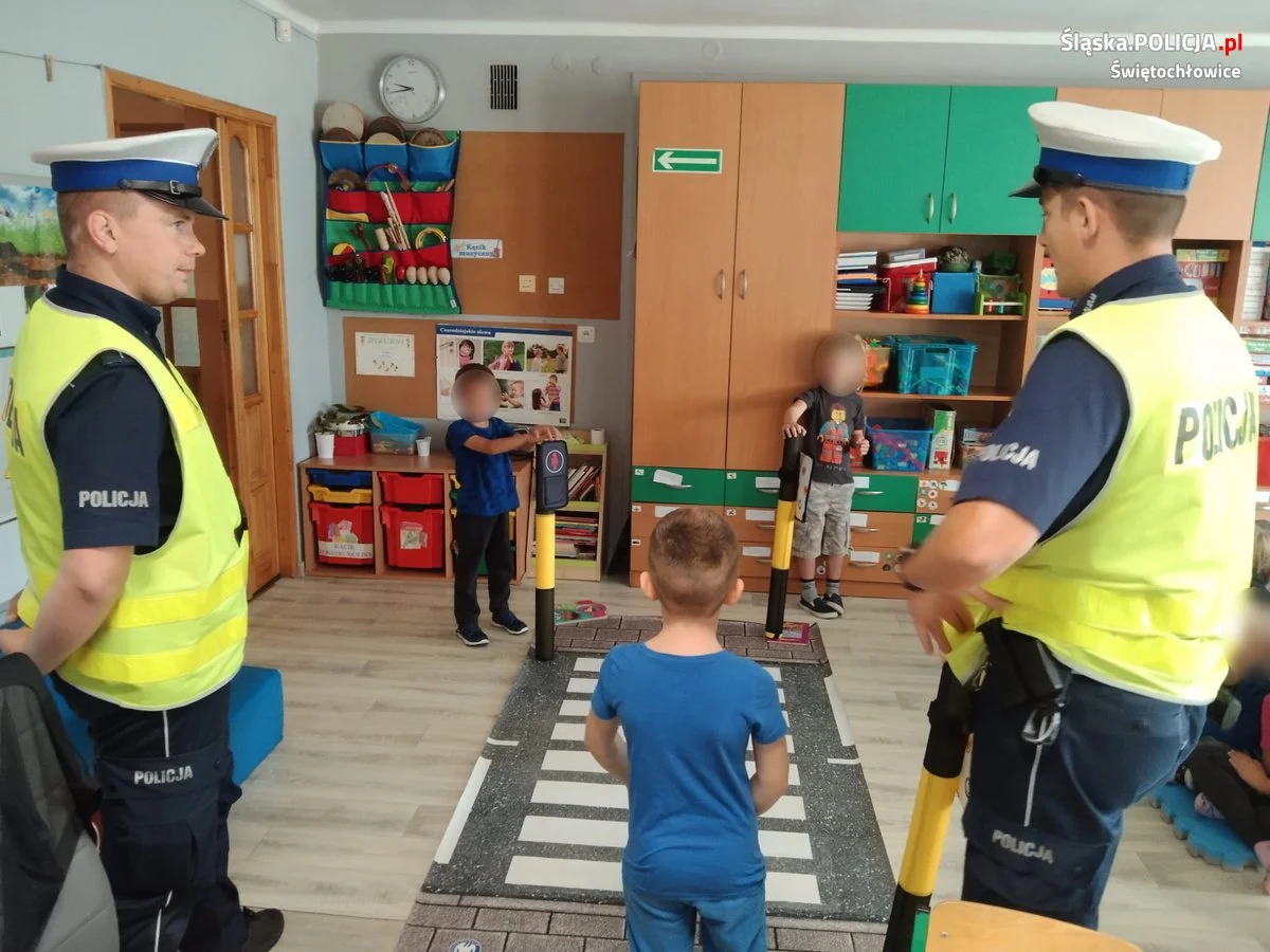 Policjanci zadbali aby droga do przedszkola była bezpieczna