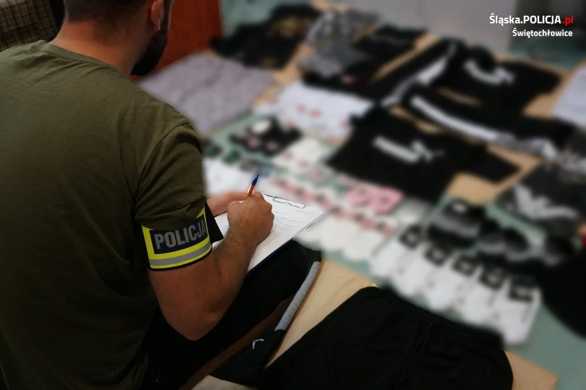23-letnia mieszkanka Świętochłowic handlowała podrobioną odzieżą