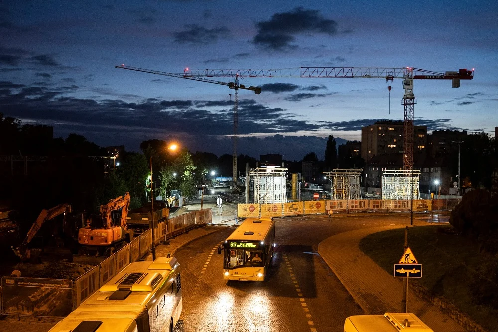 Zakończono utwardzanie terenu pod budowę centrum przesiadkowego przy ul. Goethego