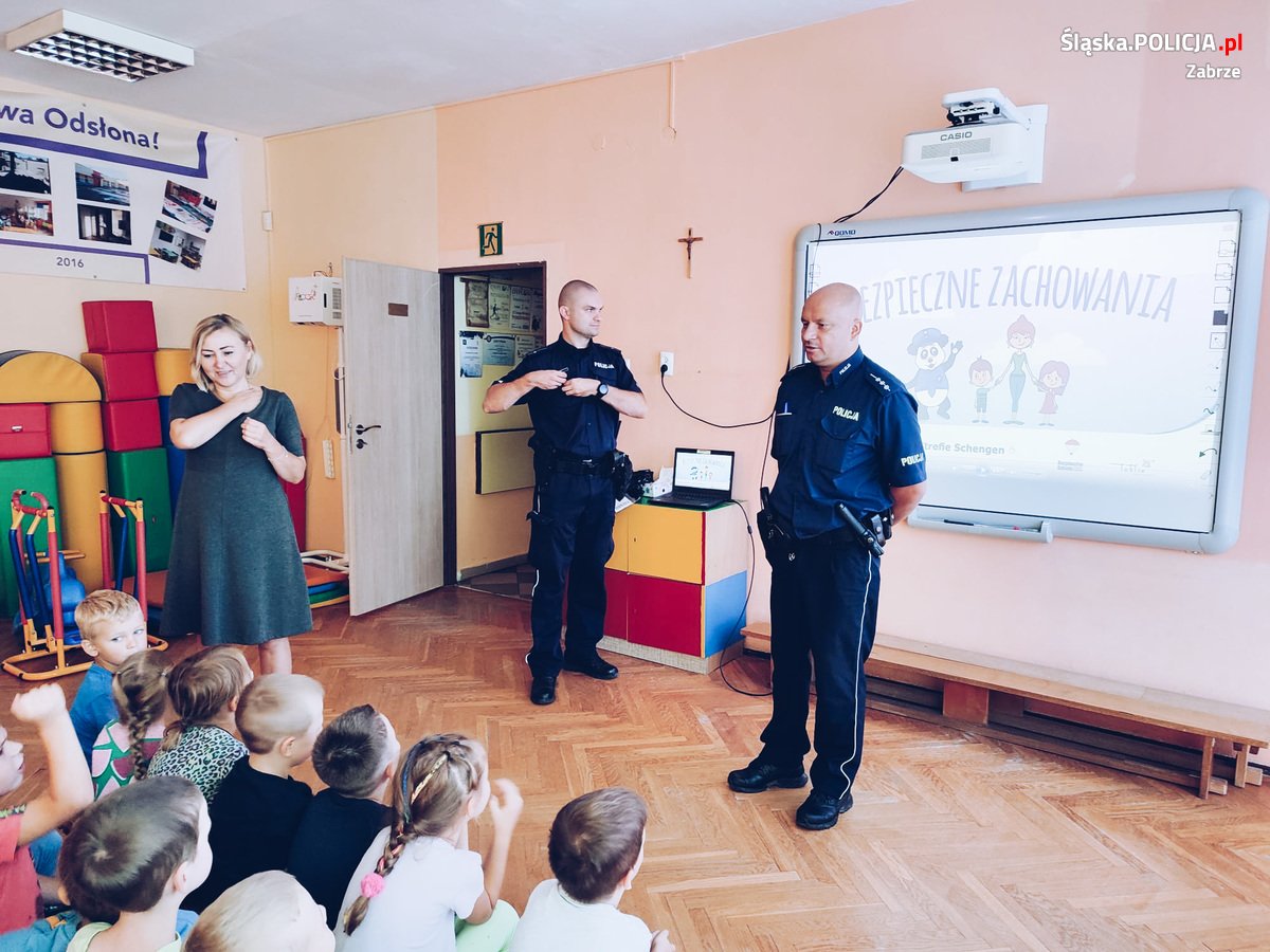 Dzielnicowi z wizytą u przedszkolaków