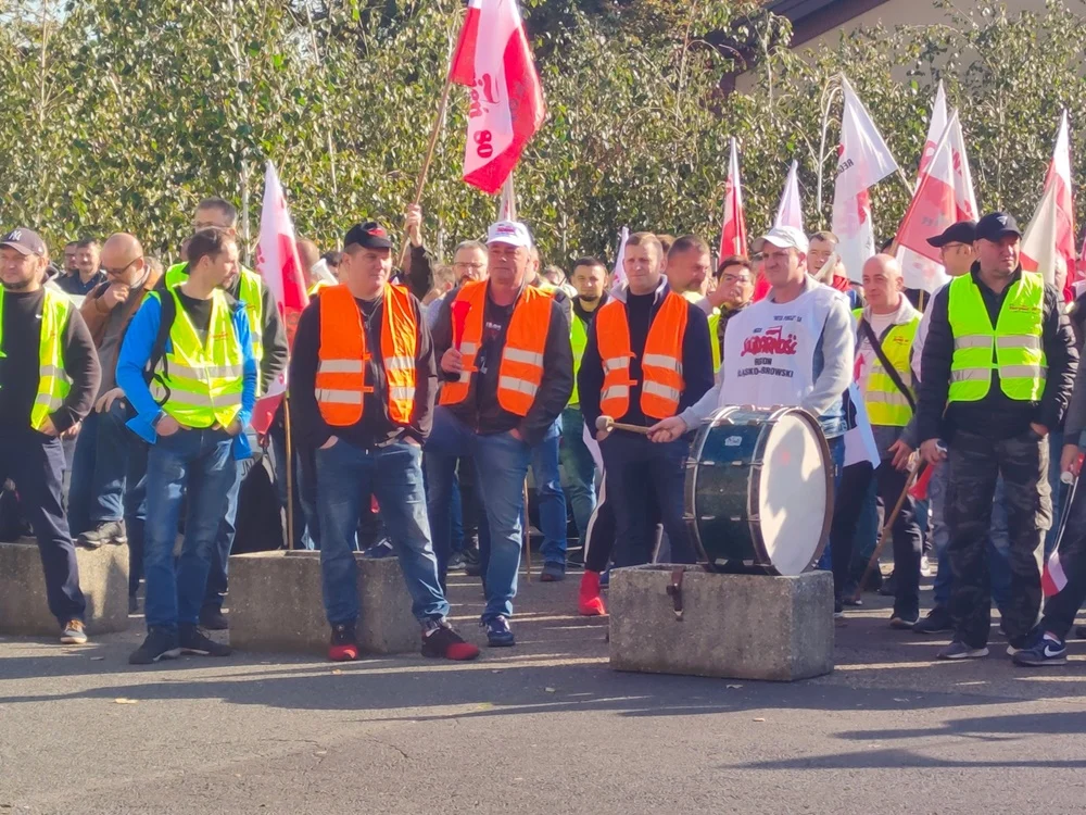 Pikieta pod Hutą Pokój 6