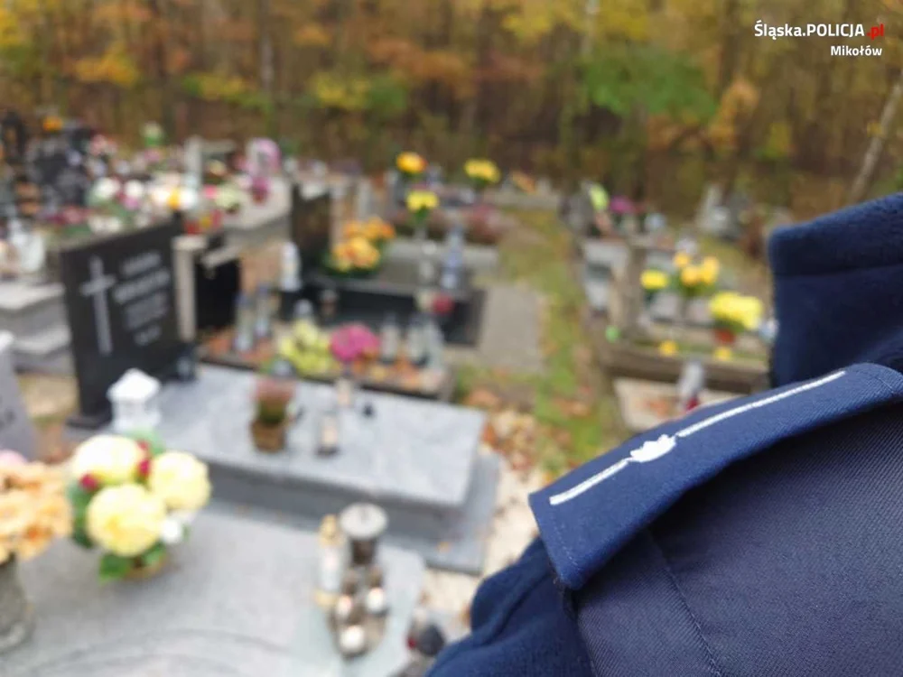 Policjanci doradzają jak bezpiecznie obchodzić Dzień Wszystkich Świętych i Dzień Zaduszny