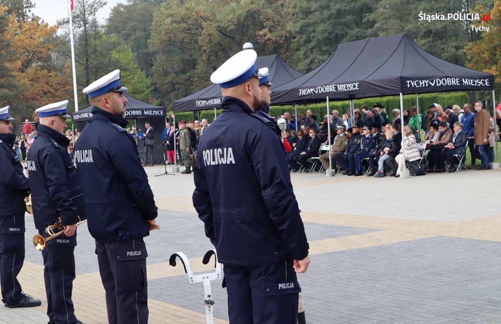 Policjanci wzięli udział w uroczystym ślubowaniu klas mundurowych