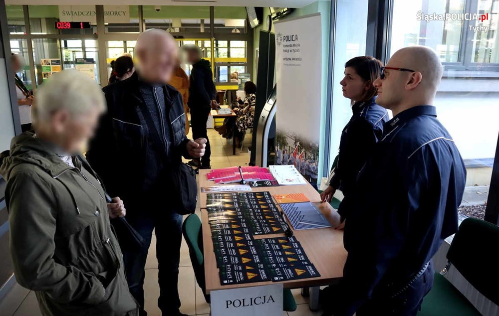 Tyscy policjanci aktywni podczas "Dnia Seniora". Akcja w ZUS Tychy