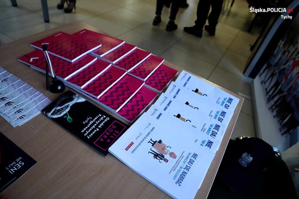 Tyscy policjanci aktywni podczas "Dnia Seniora". Akcja w ZUS Tychy