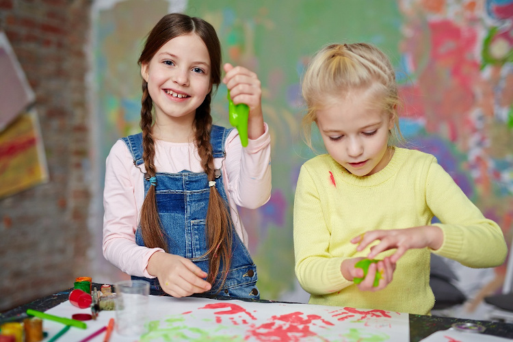 3 niezwykłe zabawy dla dzieci, które rozwijają zdolności manualne