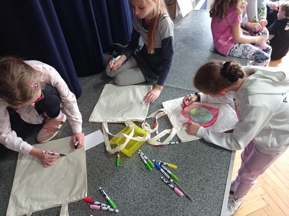 Ekologiczna gra miejska. Uczniowie spisali się na medal