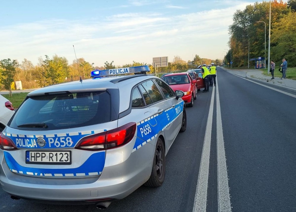 Pijany, bez uprawnień spowodował wypadek. Ranna kobieta trafiła do szpitala!