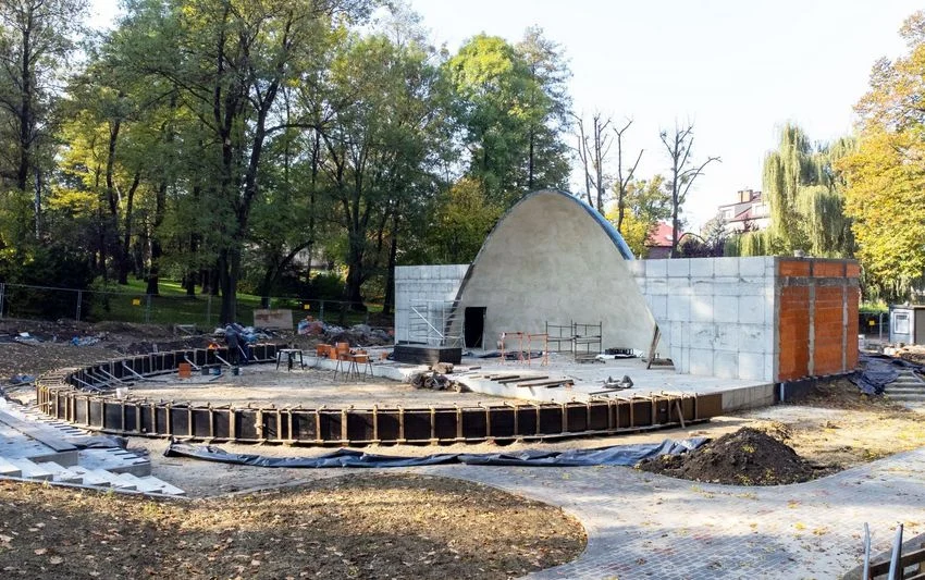 Amfiteatralnie w Parku Czempiela. Kiedy koniec przebudowy?