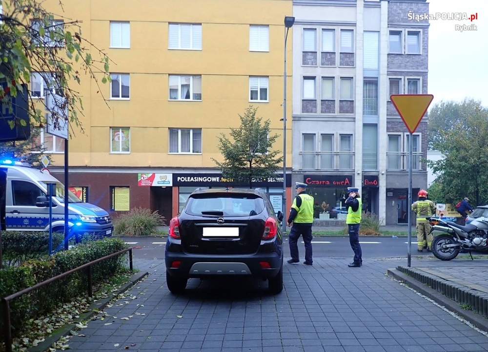 59-latka nie ustąpiła pierwszeństwa motocykliście. 16-latek trafił do szpitala!