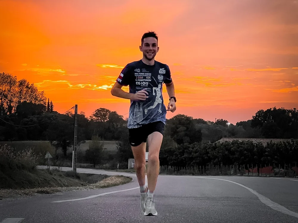60 maratonów w 60 dni. Ostatnia prosta do Barcelony w wykonaniu Tomasza Sobanii