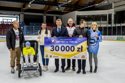 30 tys. na rehabilitację Kuby. Podsumowanie meczu charytatywnego Artyści kontra TVN24