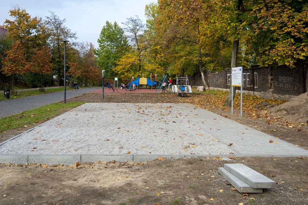 Nowe chodniki, miejsca do zabawy i rekreacji w Bytomiu
