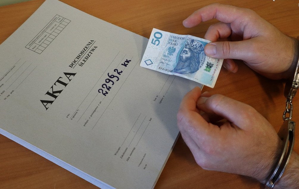 Zamiast nocy w izbie wytrzeźwień łapówka? Bytomianin próbował przekupić policjantów