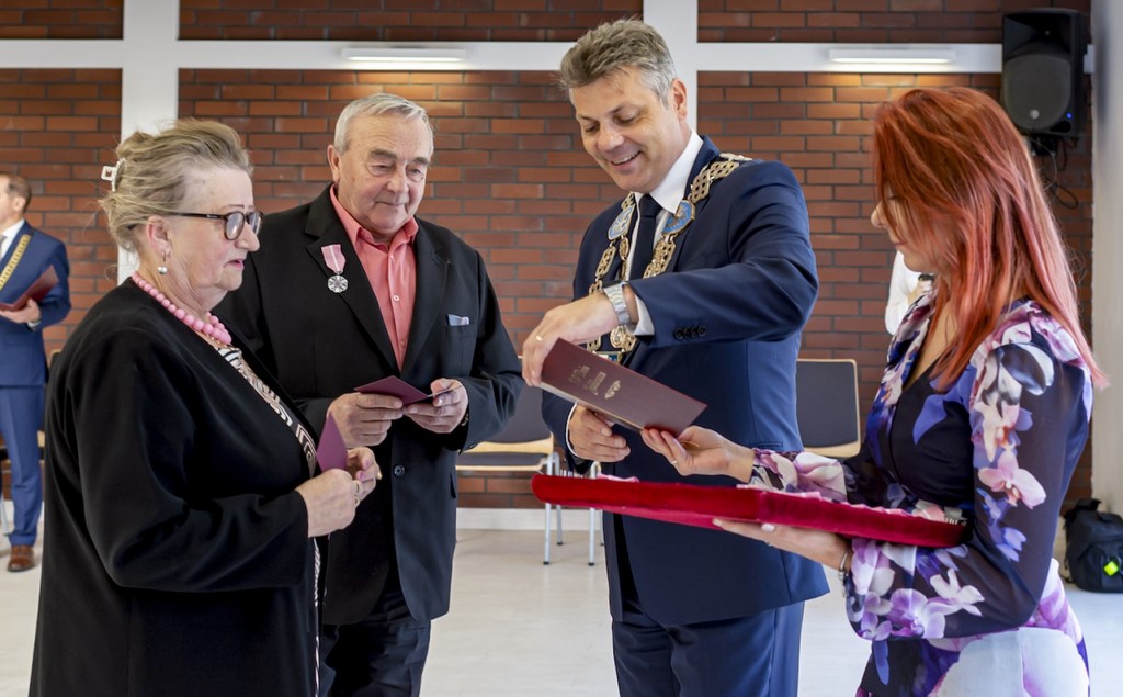 32 pary małżeńskie świętują Złote Gody. Prezydent Bytomia wręczył specjalne medale