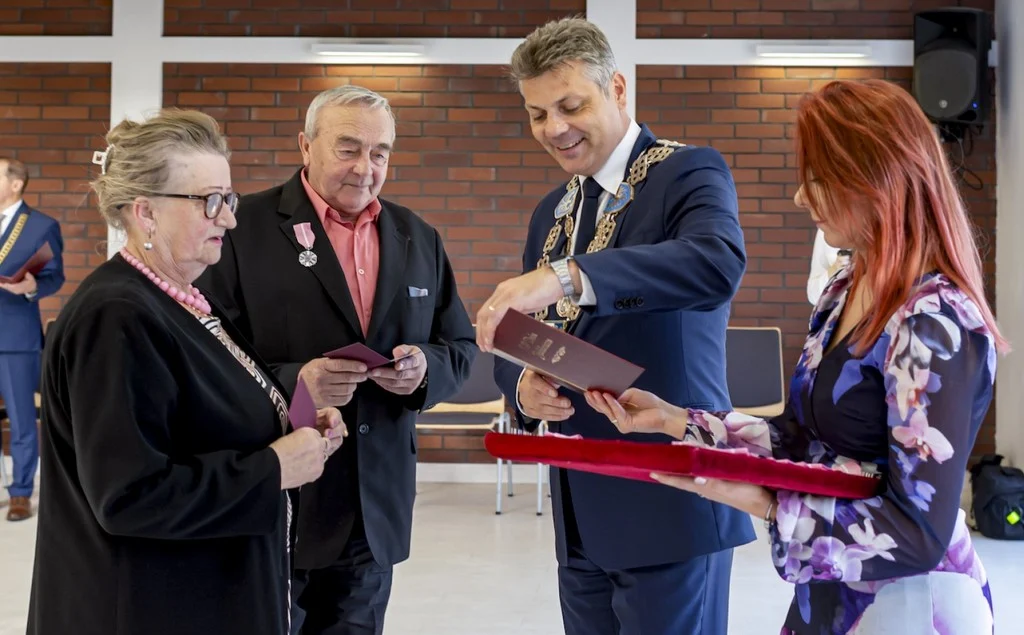 32 pary małżeńskie świętują Złote Gody. Prezydent Bytomia wręczył specjalne medale