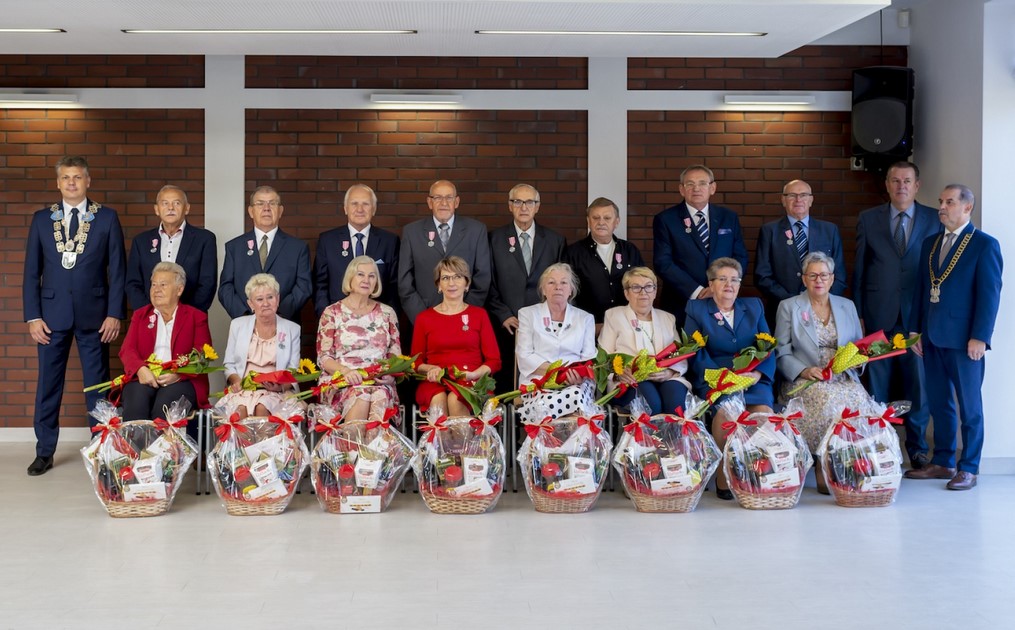 32 pary małżeńskie świętują Złote Gody. Prezydent Bytomia wręczył specjalne medale