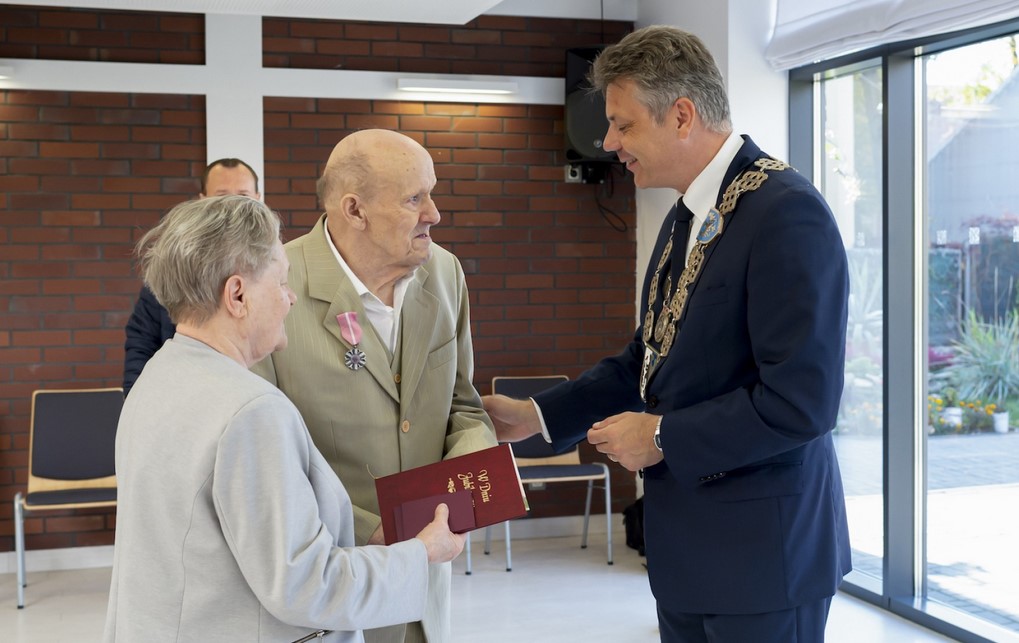 32 pary małżeńskie świętują Złote Gody. Prezydent Bytomia wręczył specjalne medale