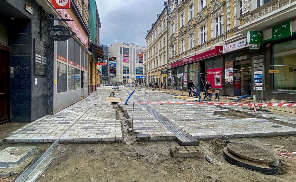 Co z Dworcową? Ruszyły prace brukarskie na odcinku od pl. Kościuszki do ul. Moniuszki