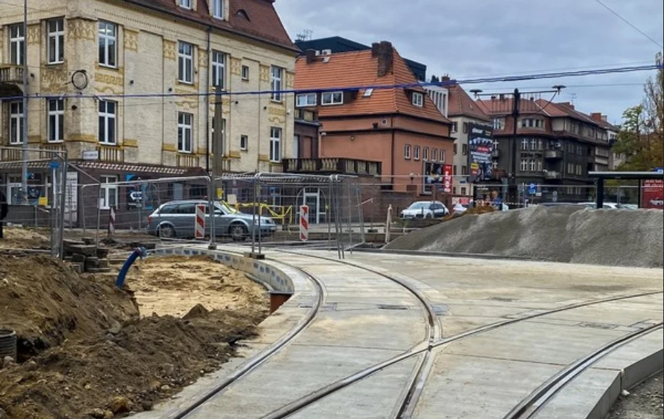 Zmiana organizacji ruchu na skrzyżowaniu ul. Powstańców Warszawskich i Sądowej