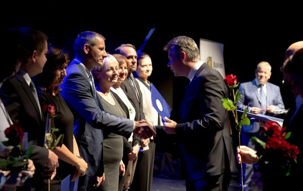 Nagrody dla najlepszych bytomskich nauczycieli wręczone. Uroczystość odbyła się w BeCeKu