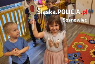 Dzielnicowy w przedszkolu rozmawiał z maluchami o bezpieczeństwie