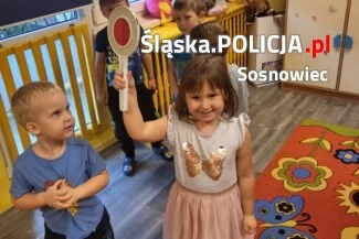 Dzielnicowy w przedszkolu rozmawiał z maluchami o bezpieczeństwie
