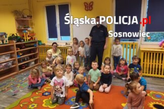 Dzielnicowy w przedszkolu rozmawiał z maluchami o bezpieczeństwie