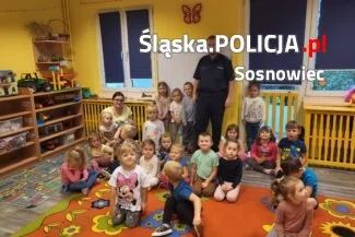 Dzielnicowy w przedszkolu rozmawiał z maluchami o bezpieczeństwie