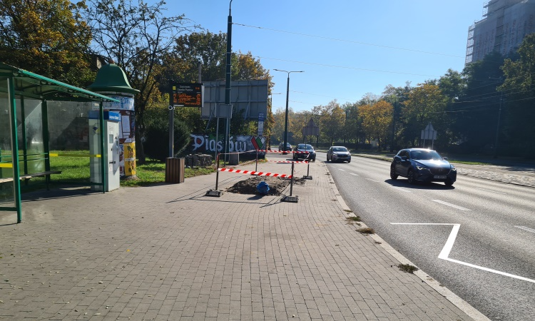 Lepsza jakość wody, a przy okazji nowy chodnik. Sosnowieckie wodociągi w akcji