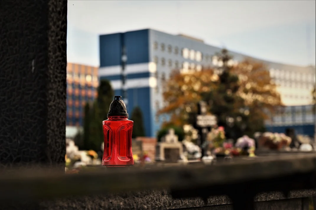 Policjanci radzą jak zadbać o swoje bezpieczeństwo w okresie Wszystkich Świętych