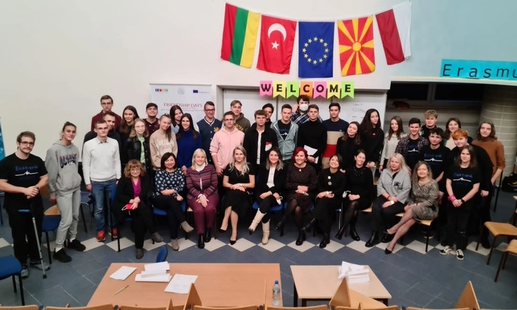 Sosnowiecki "Elektronik" szkołą bez przemocy. Zakończono 3-letni projekt "Friendship Days"