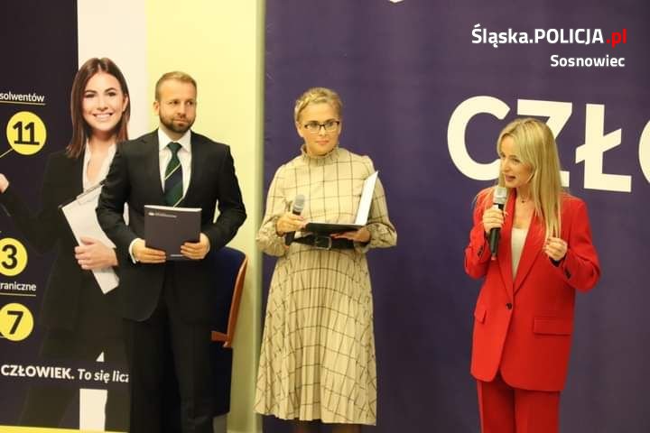 Dni Seniora w wyższej szkole humanitas z sosnowieckimi policjantami