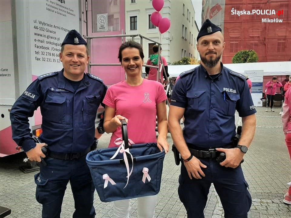 Dzielnicowi dbali o bezpieczeństwo uczestników przedsięwzięcia kampanii Różowy Mikołów