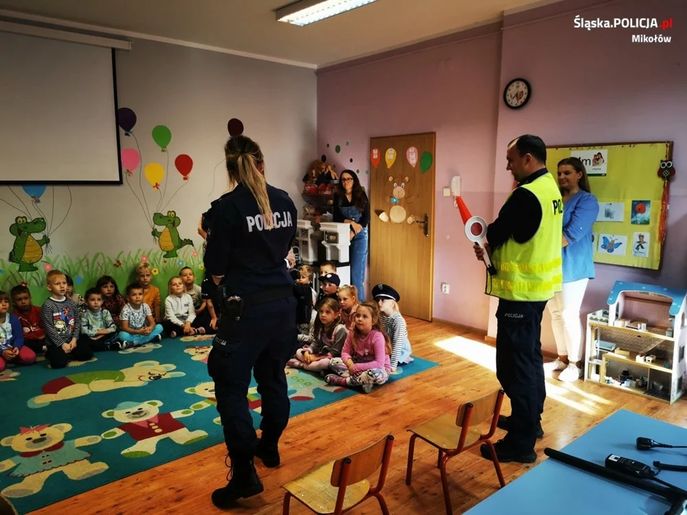 O zawodzie policjanta i roli pluszowego Hektora w mikołowskim przedszkolu nr 6