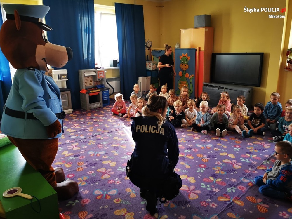 O zawodzie policjanta i roli pluszowego Hektora w mikołowskim przedszkolu nr 6