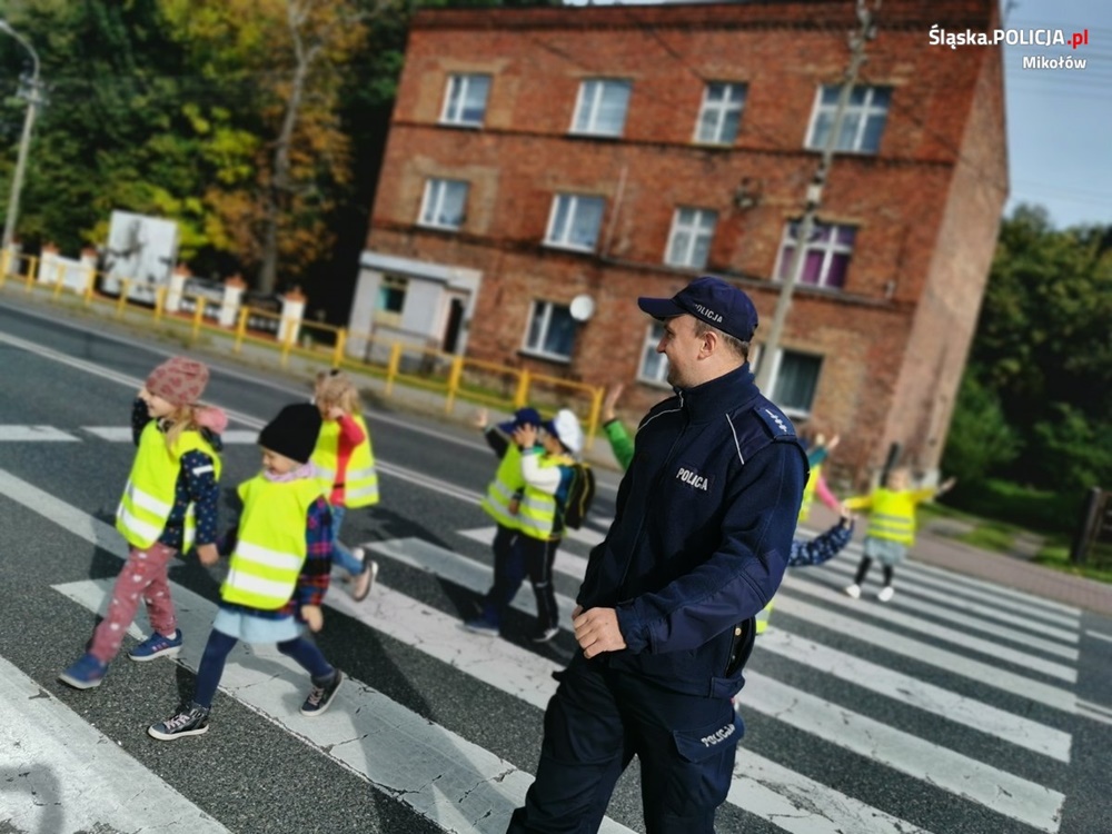 O zawodzie policjanta i roli pluszowego Hektora w mikołowskim przedszkolu nr 6